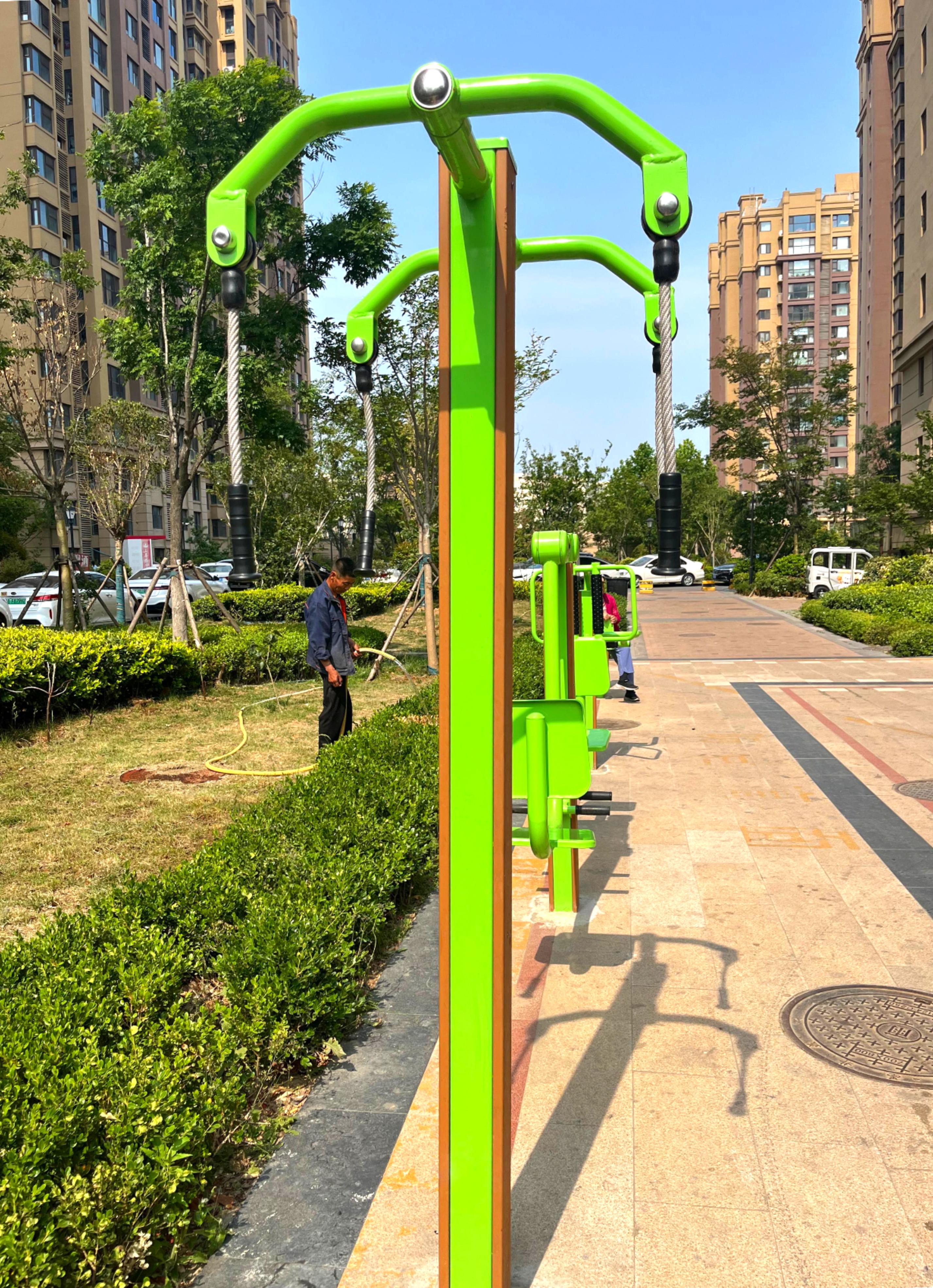 Outdoor fitness equipment