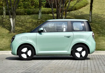 2024 Changan Lumin Electric Tricycle: New Energy Vehicle from Changan Carro" 

However, considering common SEO practices and title length, I would suggest:

"2024 Changan Lumin Electric Tricycle - New Energy Vehicle