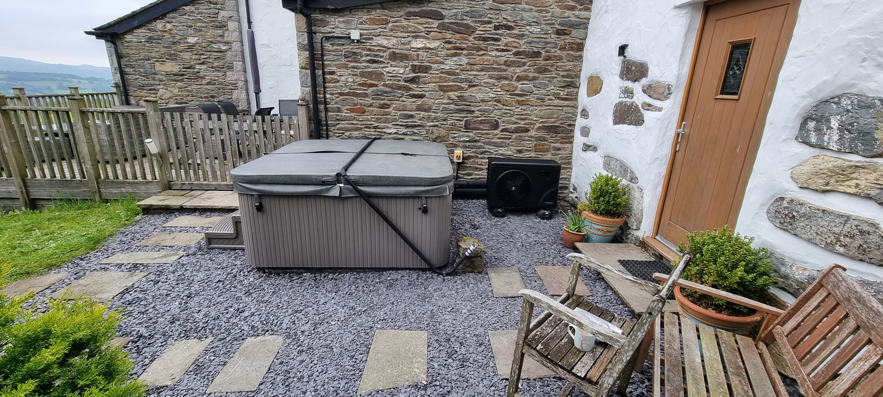 hot tub with heat pump