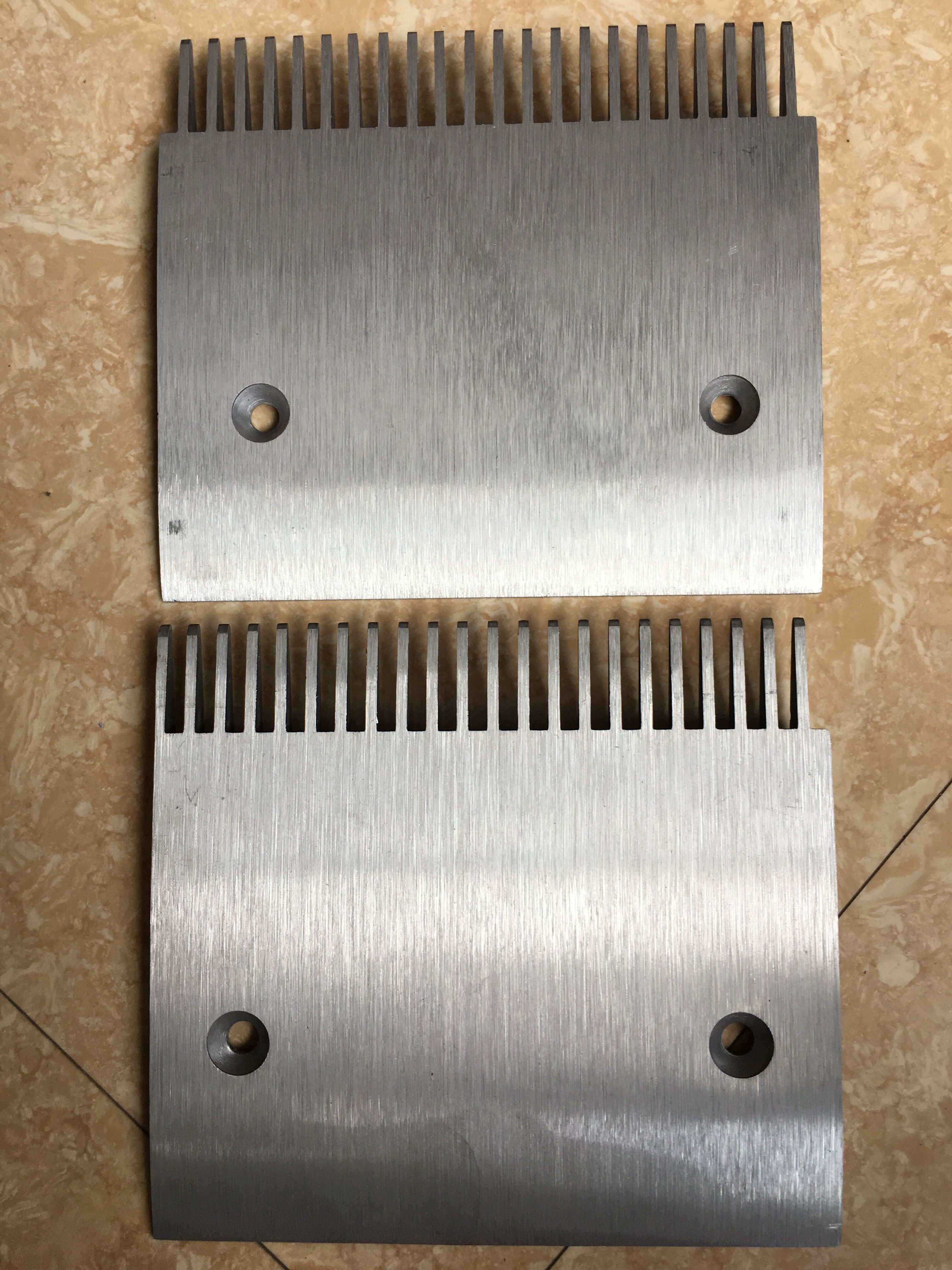 Peines de aleación de aluminio para transportadores de pasajeros Sch****** Aluminium Alloy Combs for Sch****** Passenger Conveyors
