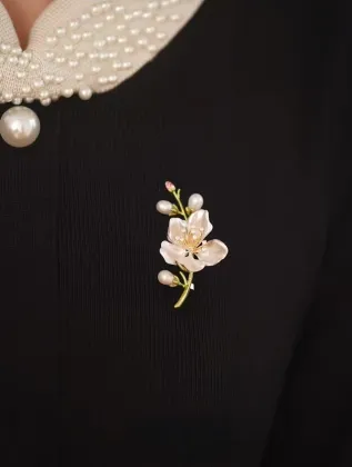 Magnolia Alba Metal Brooch