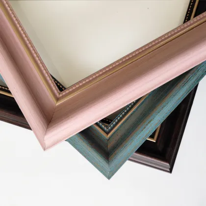 Vintage European Floating Frames: Luxurious Retro Photo Picture Frames for Artistic Decor