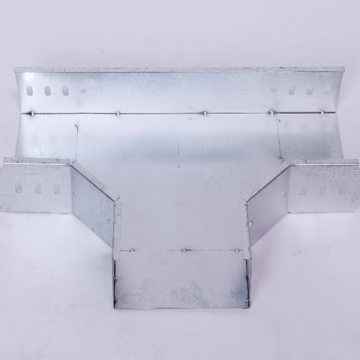 Coated wireway horizontal for cable tray connection