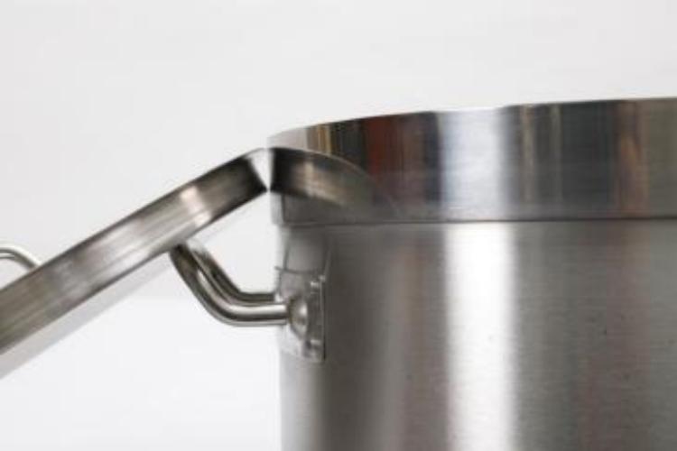 Stainless steel soup pot with petite handles