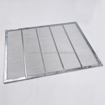 2020 Factory supplies customized plastic metal stainless steel bee hive tool beekeeping queen excluder with wood bound