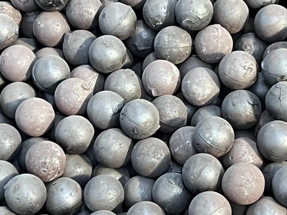 Abrasion-resistant steel balls for ball mills