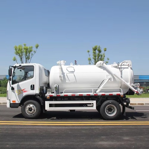 Camión de succión de alcantarillado FAW Jiefang: solución de gestión de residuos eficiente y confiable