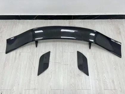Stylish Aston Martin DBX Carbon Fiber Spoiler Upgrade: M-Style Wing Installation and Benefits