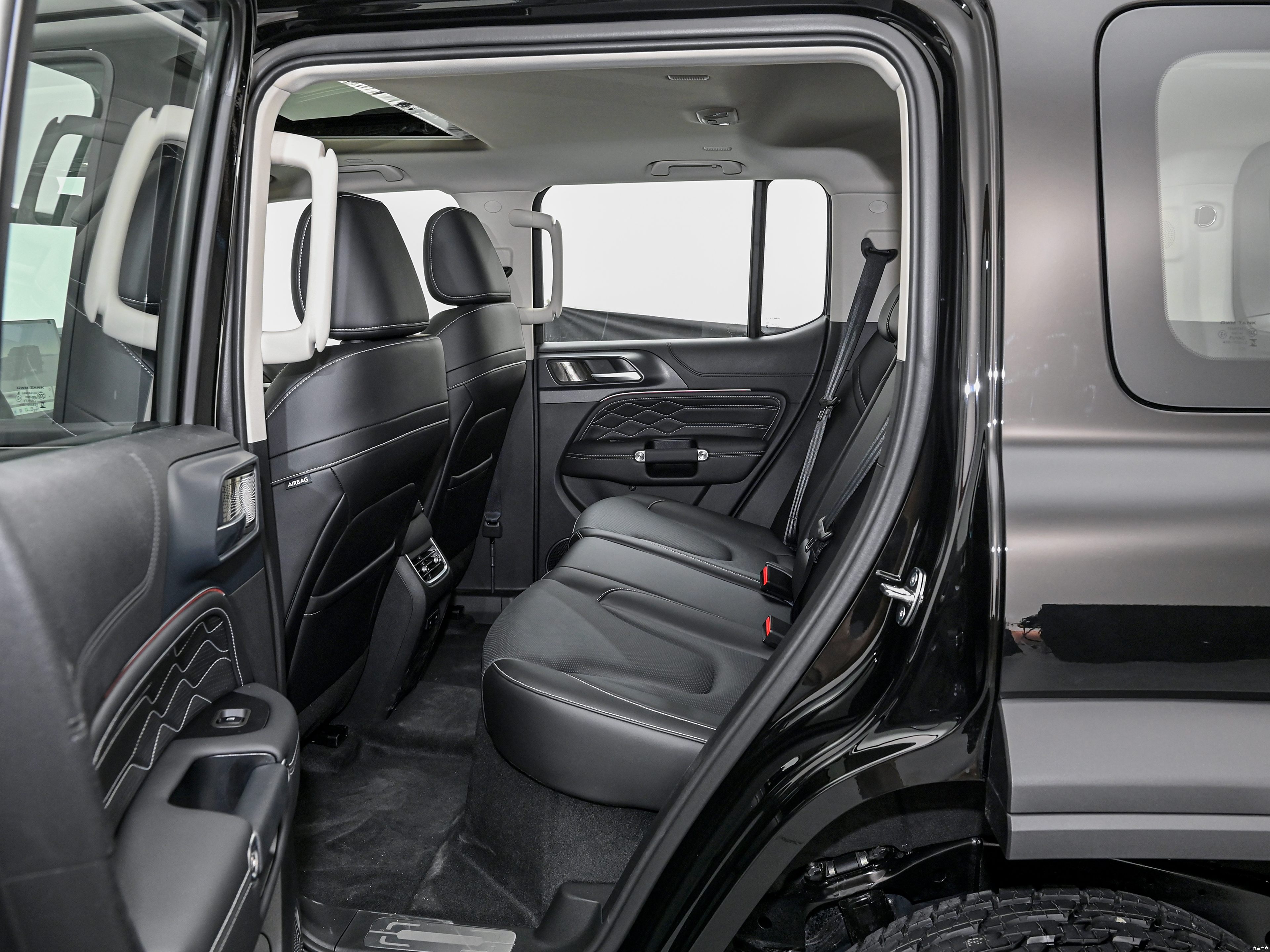 Tank300 Hi4-T Plug-in hybrid offroad SUV