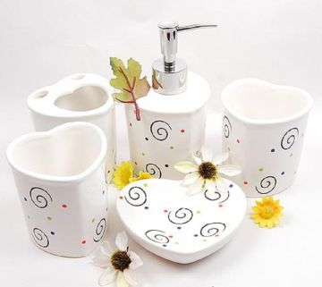 5 PC Of Ceramic Bath Set Heart Shaped