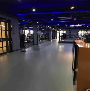Pavimento della sala da palestra in PVC.