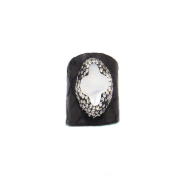 Fashion Black Color Snakeskin Leather Cuff White Flower Finger Ring For Women