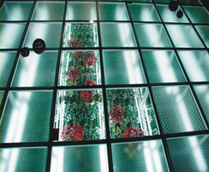 Anti-slip glass