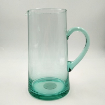 tasse en verre de vin de pichet en verre de couleur verte recyclée