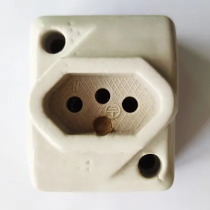 Porcelain Three Pins Dishes Socket Plug Socket
