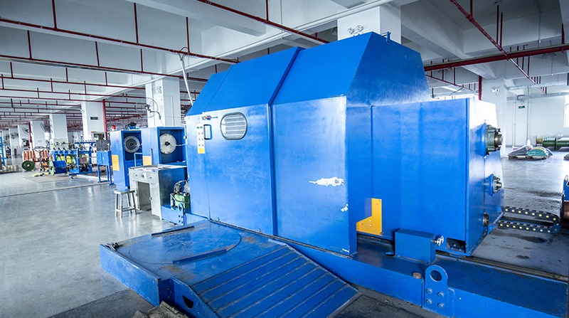 Cantilever stranding machine