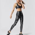 Conjunto de fitness con estampado de piel de serpiente