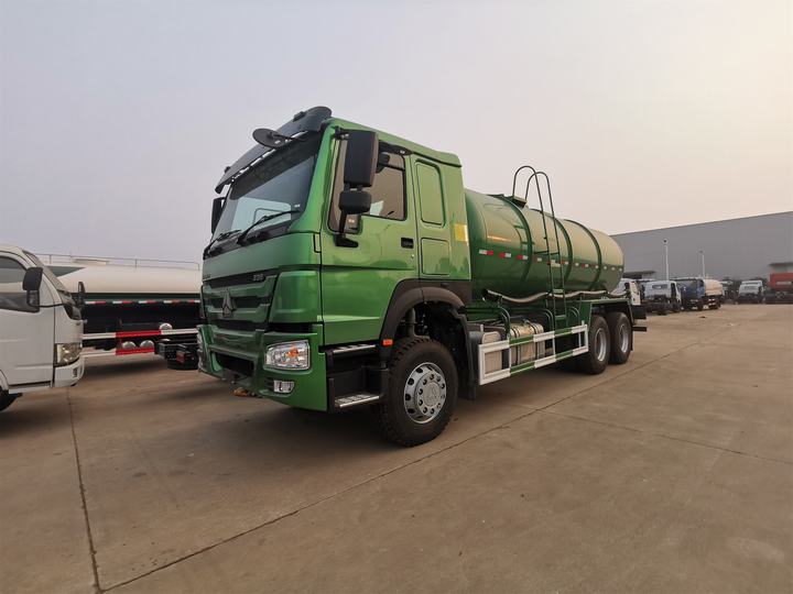 6x4 suction truck (3)