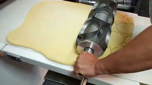 Manual operation doughnut cutter roller--yufeng--yufeng