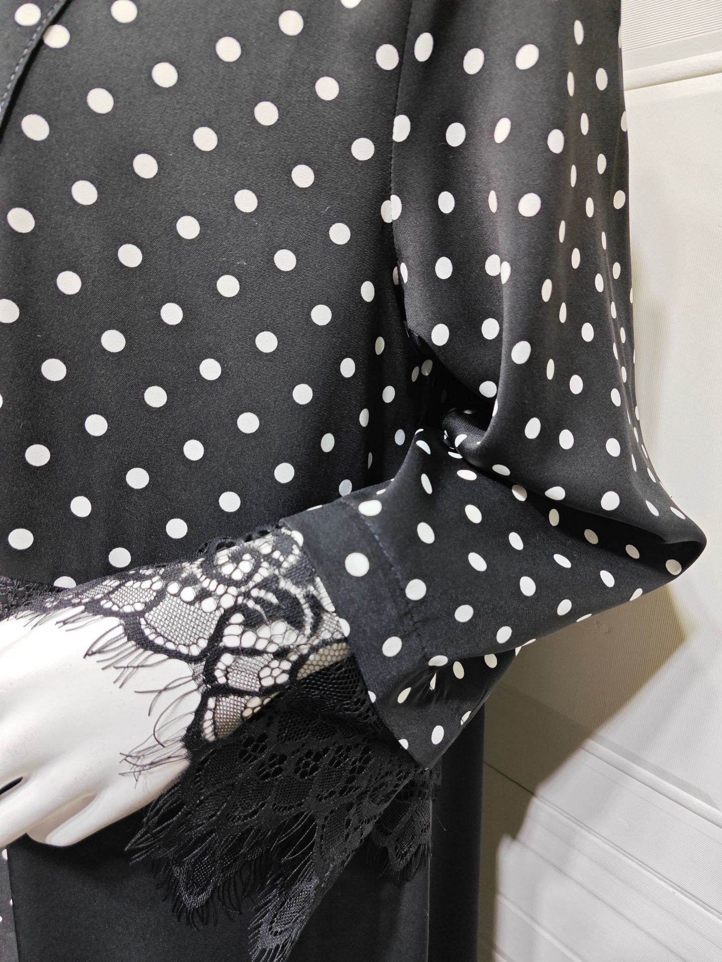Polka Dot Black Abaya with Matching Hijab Set MQ260 (3)