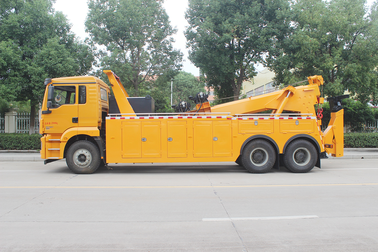 SHACMAN tow truck with lifting capacity 20 tons