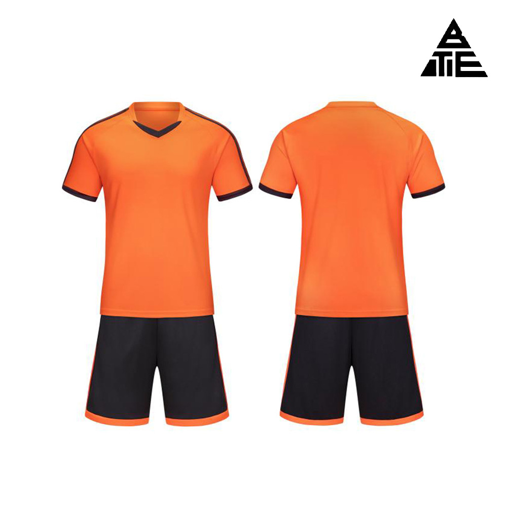 Conjunto de traje de fútbol holgado de manga corta.