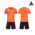 Conjunto de traje de fútbol holgado de manga corta.