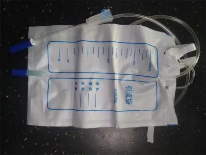 Disposable medical drainage bag