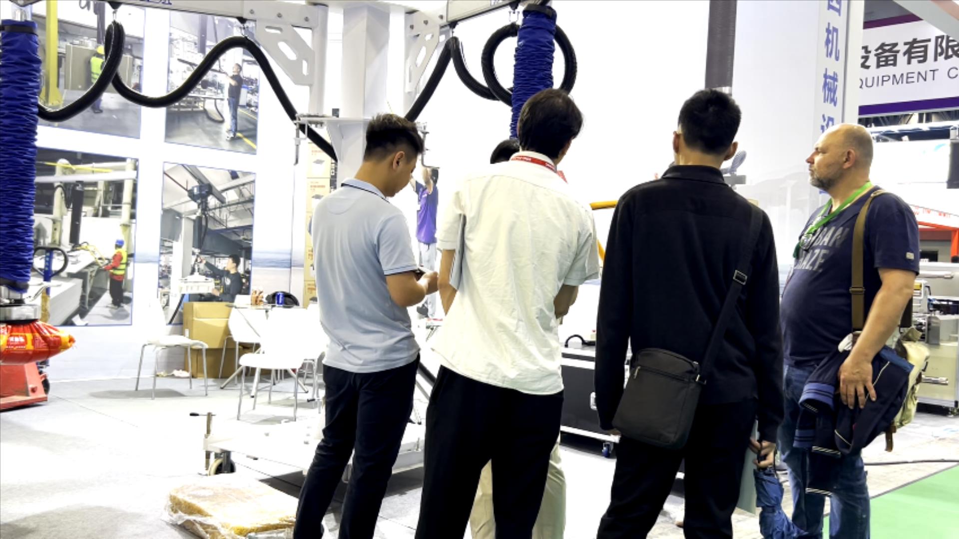 Cowest Machinery Vacuum Tube Lifter shines at SINO-PACK 2025 (3) Cowest Machinery Vacuum Tube Lifter shines at SINO-PACK 2025 (3)