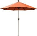 Bunte Regenschirme im Freien für den Strand