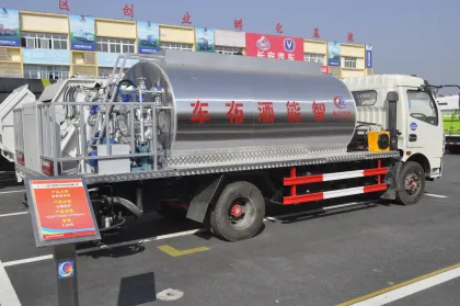 HOWO 4m3 small asphalt distributor truck,4 ton asphalt emulsion spray truck for sale