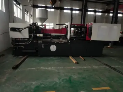 Plastic injection moulding machinery