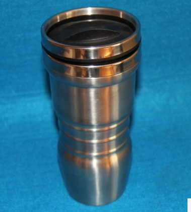 Wszechstronna metalowa butelka z wodą dla aktywnego stylu życia The Versatile Metal Water Bottle for an Active Lifestyle