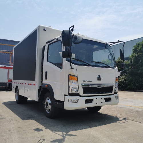 Экран мобильного цифрового рекламного щита.