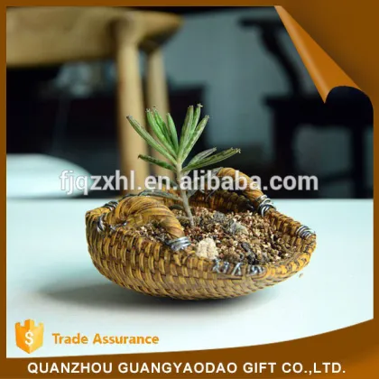 Mini Home Decoration sculpture crafts resin craft bamboo basket garden decoration