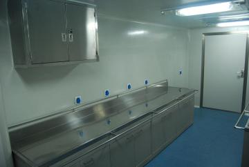 Class10000 Laboratory on Running Bus or Truck Container