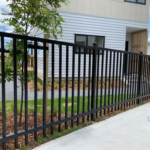 Recinzione in ferro tondino d'acciaio commerciale nero per esterni