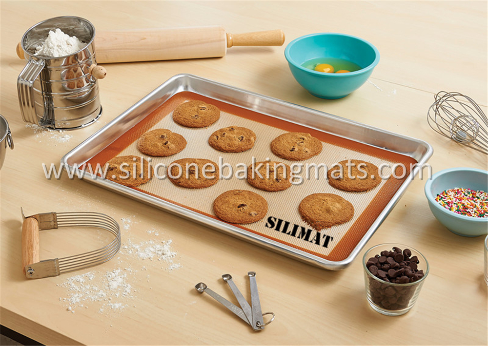 Silicone Baking Mat And Aluminum Pan