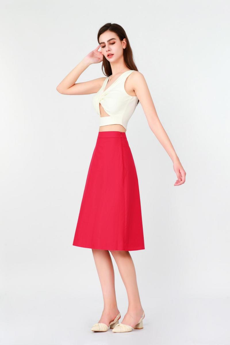 Skirt Featuring a Single-Sided Slit