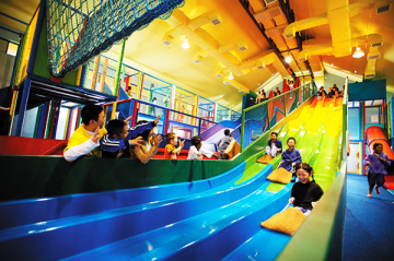 große Rutschen Kindergarten Kinder Indoor Spielplatz Spielzimmer