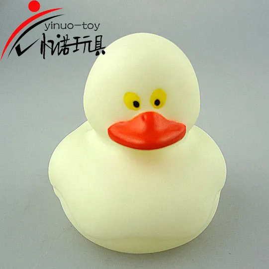 EN71 Eco-friendly pvc material mini white duck with feather squirt toy customize eco-friendly toy
