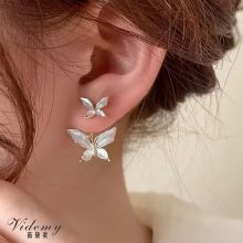 Rear hanging butterfly design stud earrings