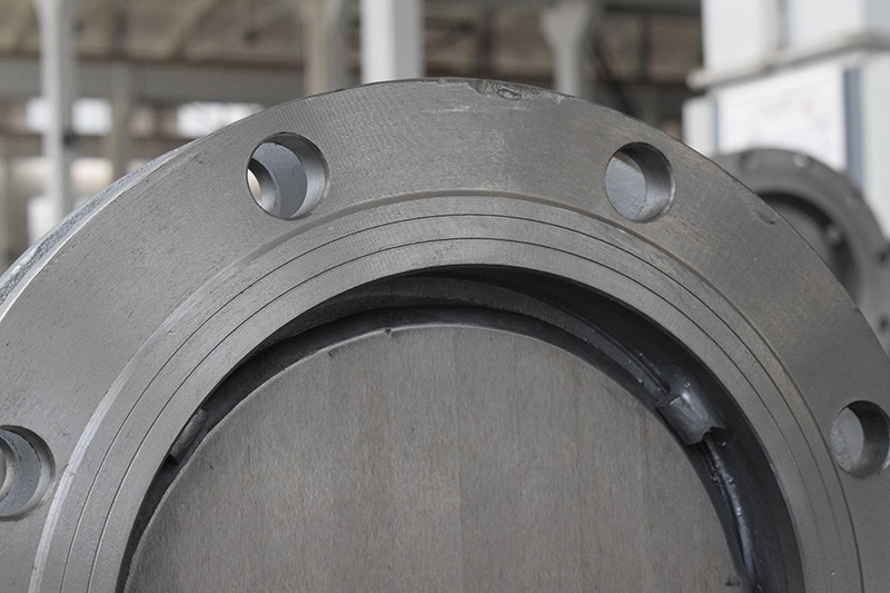 Pneumatic Discharge Door For Gravel And Coal