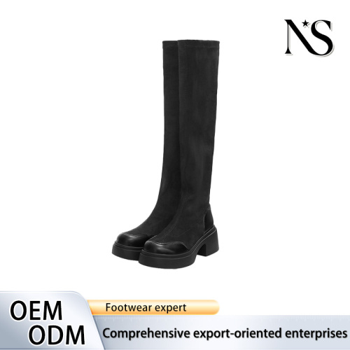 Botas pretas com plataforma elástica acima do joelho para alongamento de pernas