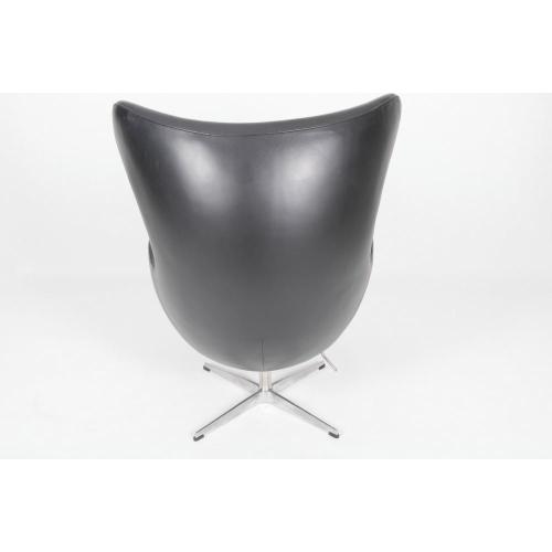 A Replica di a Sedia Fritz Hansen Egg