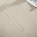 Φυσικό ξύλινο πάτωμα με λευκό δρύινο