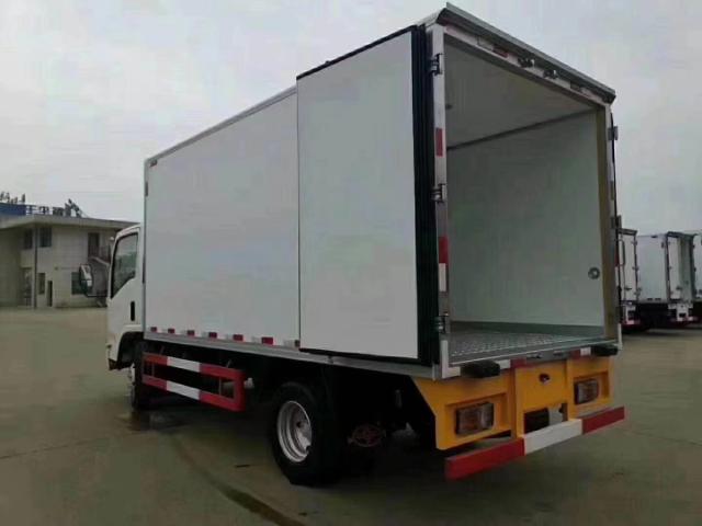 Isuzu 132 Horsepower Refrigerated Truck 9 Jpg