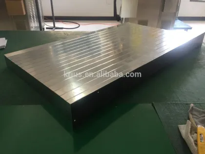 Armoured vertical machine shield for engraving machine