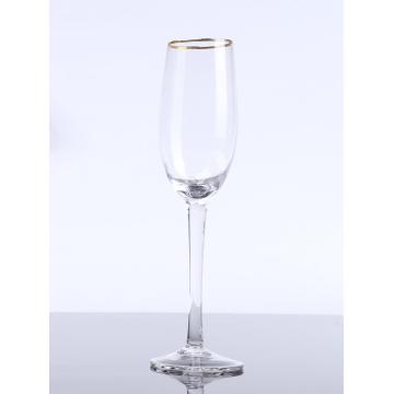 Wijnglas met hoge steel en gouden rand