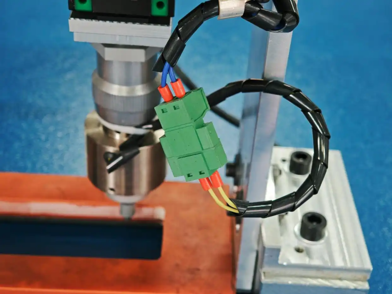 V-shaped electromagnet